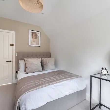 Stunning Available In Luxury House Guest house *