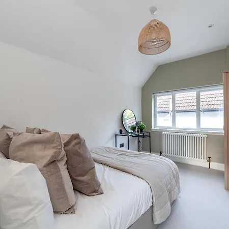 Stunning Available In Luxury House London
