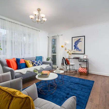 Apartment Stylish 3 Bedrooms 20 Mins To London With Balcony - Open For Long And Families Relocating Woodford