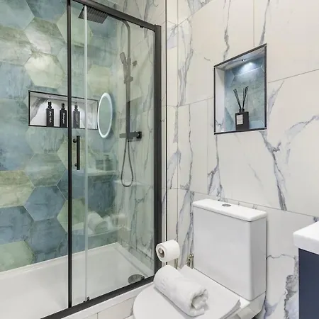 Apartment Modern 2 Bed In Bow With Garden London