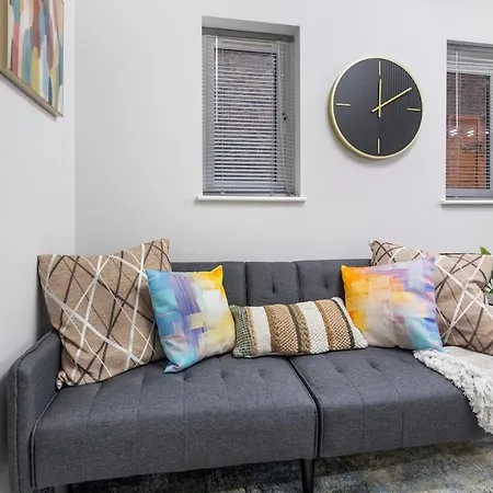 Modern 2 Bed In Bow With Garden Apartment