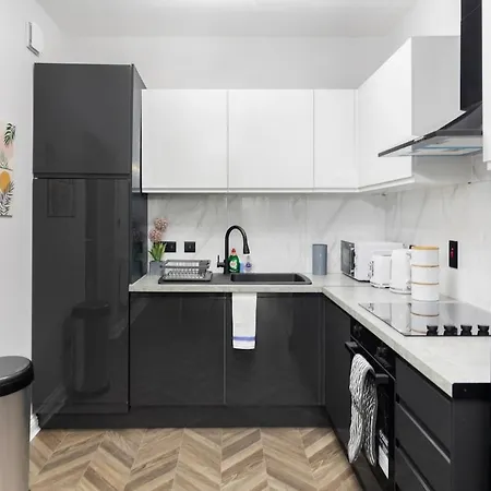 Apartment Modern 2 Bed In Bow With Garden *