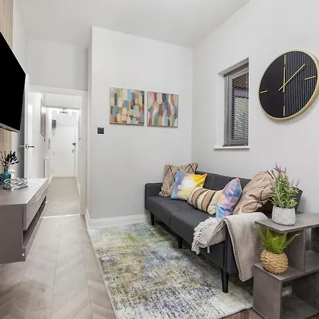 Modern 2 Bed In Bow With Garden * London
