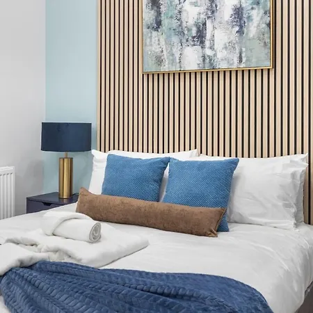 Modern 2 Bed In Bow With Garden