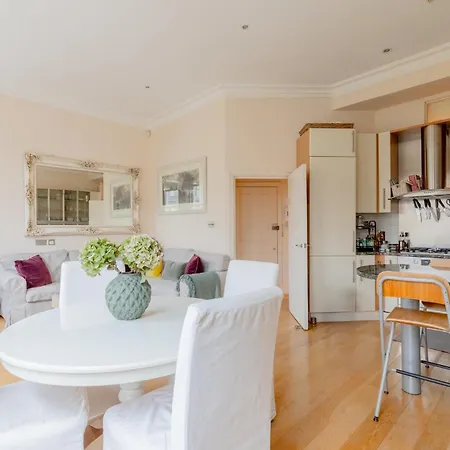 Incredibly Located 1bd Flat Earl's Court