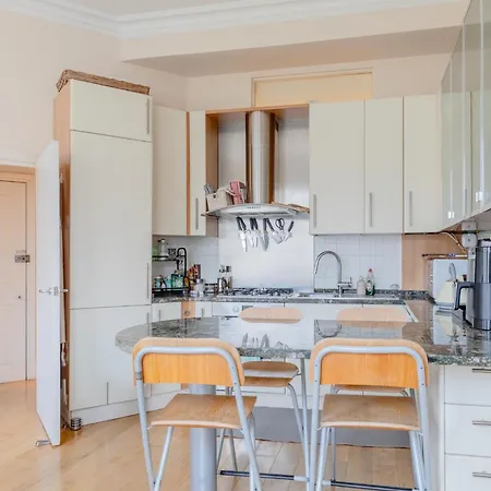 Incredibly Located 1bd Flat Earl's Court Apartment *