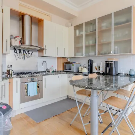 Incredibly Located 1bd Flat Earl's Court