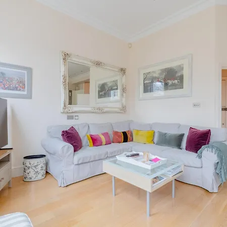 Apartment Incredibly Located 1bd Flat Earl's Court London