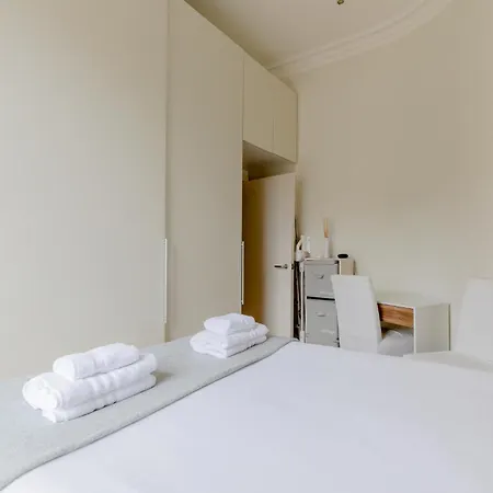Apartment Incredibly Located 1bd Flat Earl's Court *