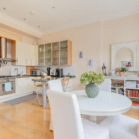 Apartment Incredibly Located 1bd Flat Earl's Court London