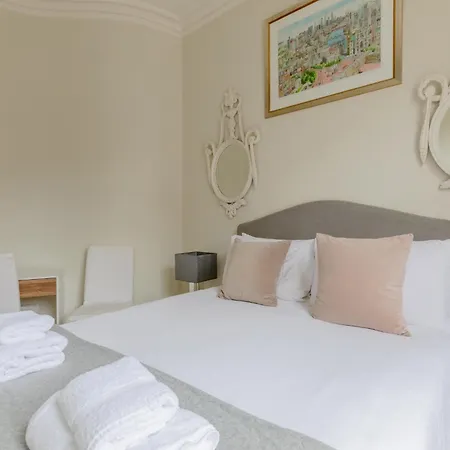 Incredibly Located 1bd Flat Earl's Court * London