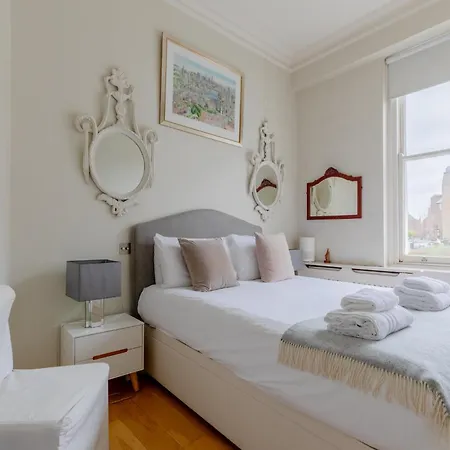 Incredibly Located 1bd Flat Earl's Court Apartment *