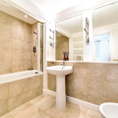 Prime Notting Hill, Luxurious 2 Beds, Roof Terrace London