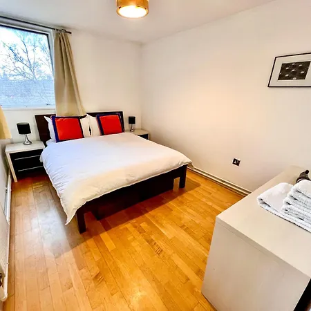 Great River Thames View Entire In The Most Central Londra