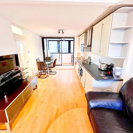 Great River Thames View Entire In The Most Central *