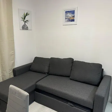 One Bedroom Flat Victoria * London