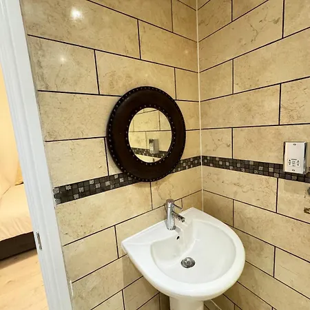 One Bedroom Flat Victoria