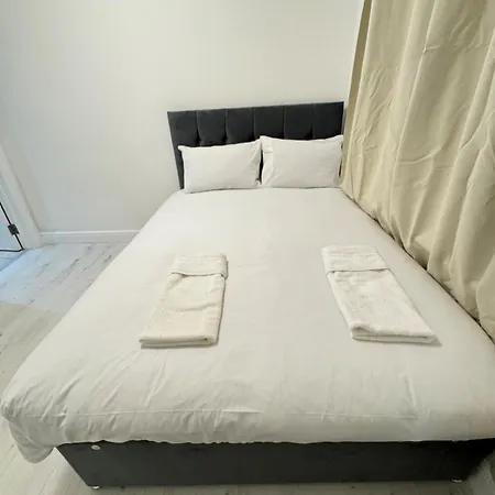 One Bedroom Flat Victoria *