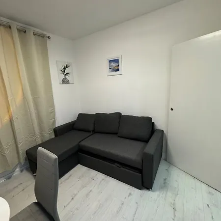 One Bedroom Flat Victoria * London
