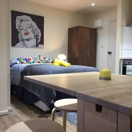 Aparthotel High Road