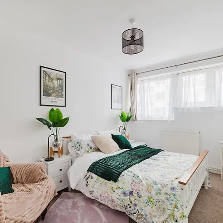 Apartment 3 Bed Contractors Broadway Market 6 People Parking
