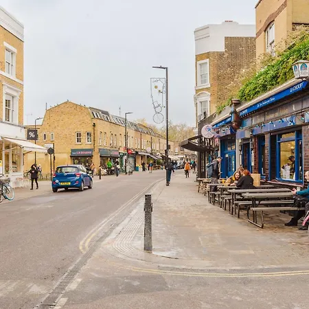 Apartment 3 Bed Contractors Broadway Market 6 People Parking *