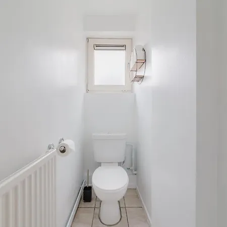 Apartment 3 Bed Contractors Broadway Market 6 People Parking London