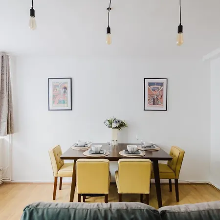 3 Bed Contractors Broadway Market 6 People Parking Apartment *