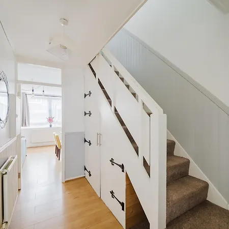 Apartment 3 Bed Contractors Broadway Market 6 People Parking *