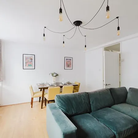 3 Bed Contractors Broadway Market 6 People Parking Apartment