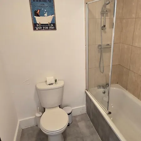 Apartment Jb Streatham/contractors/free Parking London