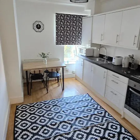 Jb Streatham/contractors/free Parking Apartment London