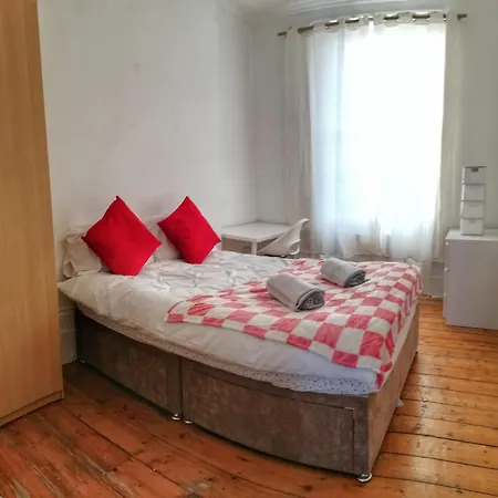 5 Bedrooms House In King's Cross