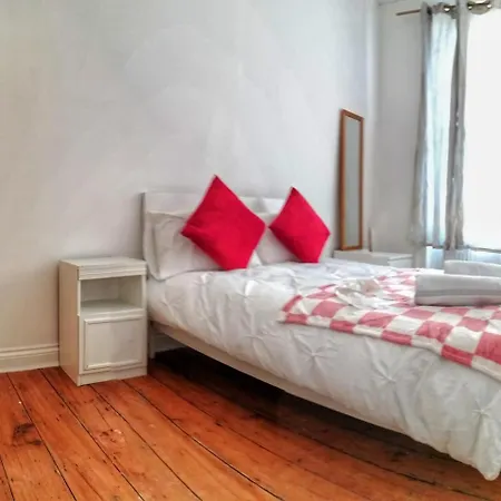 5 Bedrooms House In King's Cross