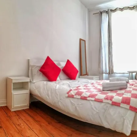 Holiday home 5 Bedrooms House In King's Cross