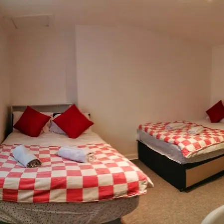 5 Bedrooms House In King's Cross Holiday home *