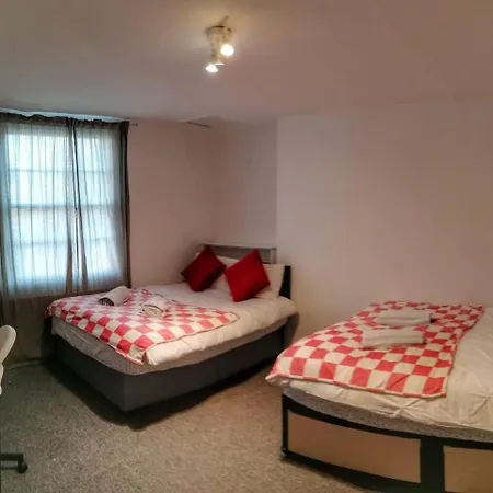 5 Bedrooms House In King's Cross *