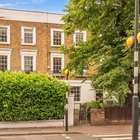 5 Bedrooms House In King's Cross Holiday home