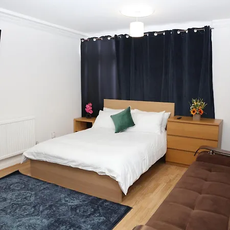 The Entire 4 Bedroom House Near Victoria Park And In Bow E3 Ferienhaus *
