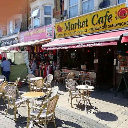 Walthamstow - - Sleeps 3 - Streetparking * London