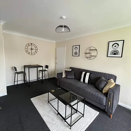 Walthamstow - - Sleeps 3 - Streetparking London