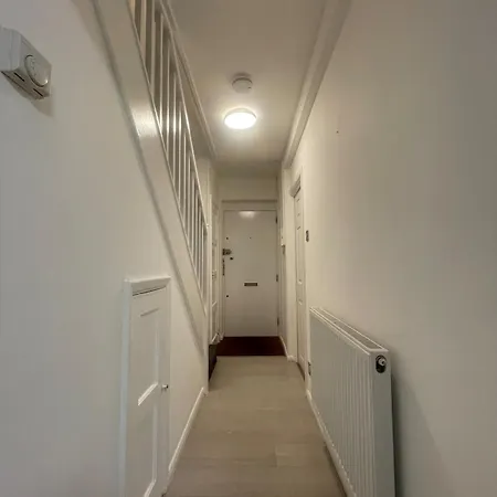 Cosy Ground Floor Flat Next To The Tube