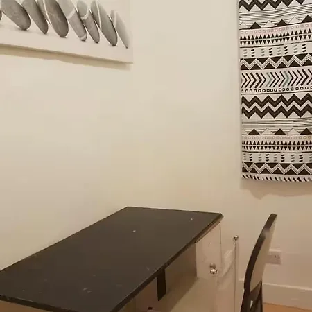Homestay Large House In London's Trendiest Area *