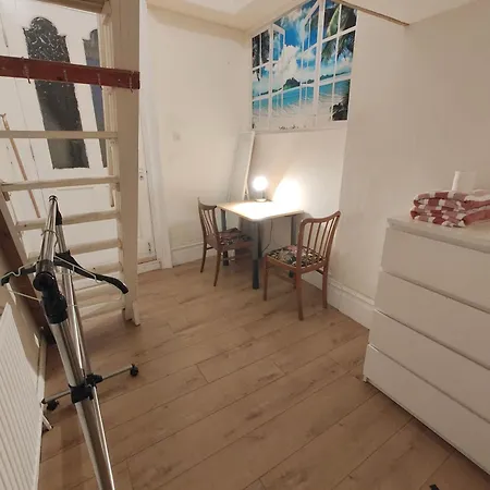 Large House In London's Trendiest Area Homestay London