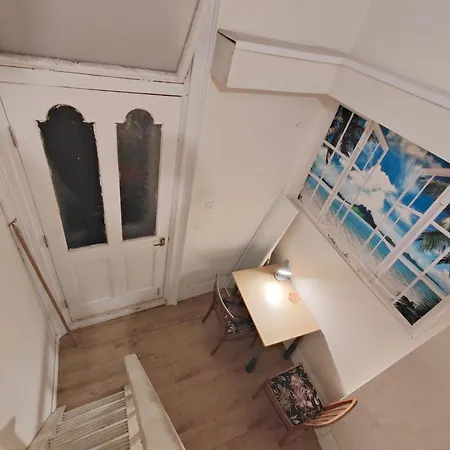 Homestay Large House In London's Trendiest Area