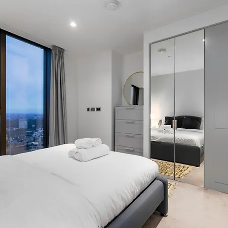 Luxury 2-bed Next To Hyde Park Apartment London