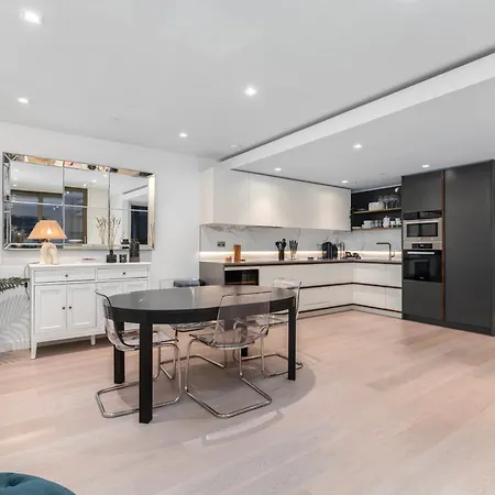 Luxury 2-bed Next To Hyde Park Apartment