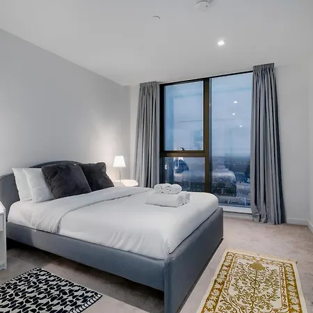 Luxury 2-bed Next To Hyde Park Apartment London