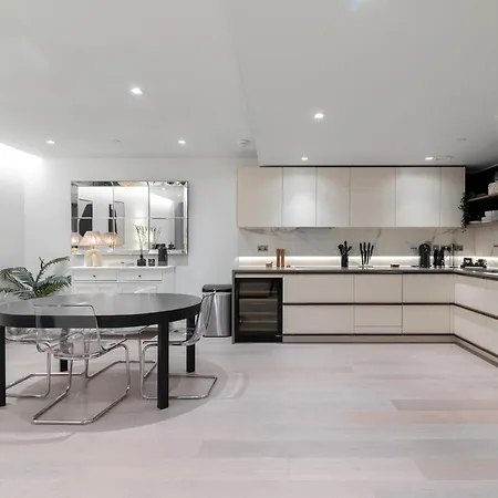 Luxury 2-bed Next To Hyde Park Apartment