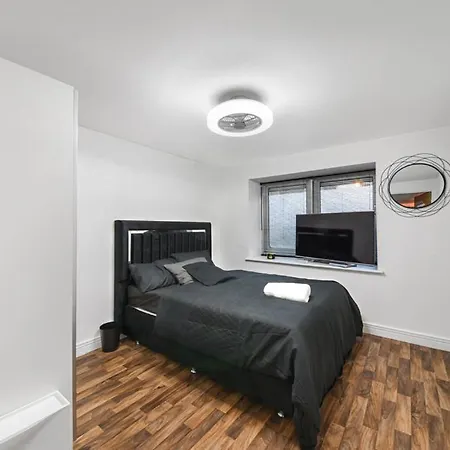 E15stratford 3bed 2bath Parking Apartment